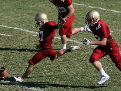 kaiyun-铁笼之内，高歌之外，巴黎破荒与那不勒斯球迷的灵魂共振，铁笼之内，高歌之外，巴黎破荒与那不勒斯球迷的灵魂共振